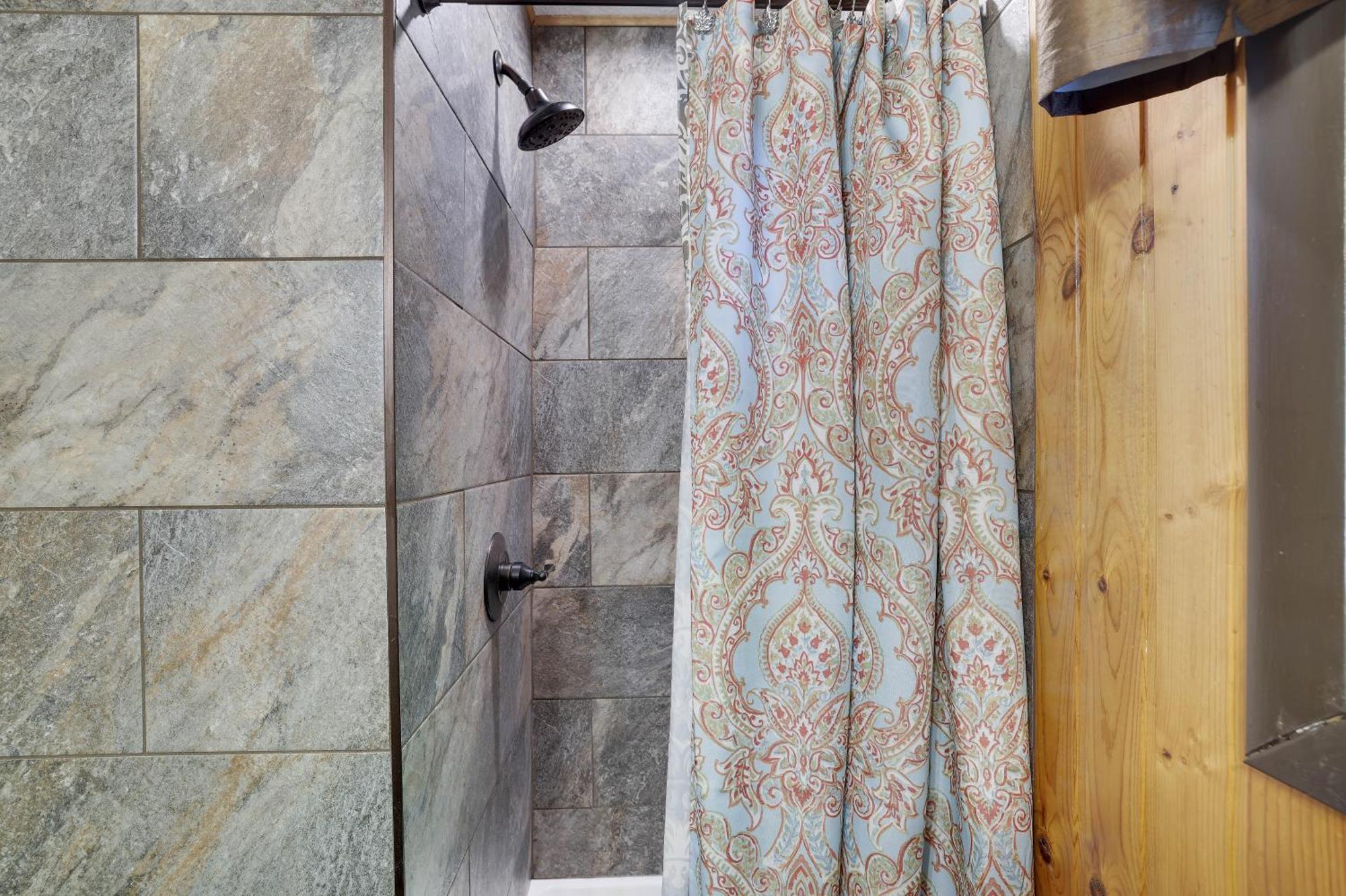 Chalet Renovated Near Casino, Camelback , Kalahari 4Bdrms Firepit Hot Tub Game Room Tobyhanna Exterior foto